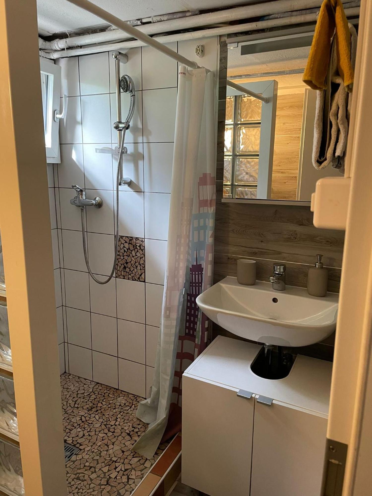 Appartement 1 Piece Entresol 30 M2 Proche Du Centre Et Bain Thermal Ивердон ле Бен Екстериор снимка